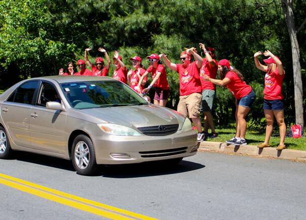 Red Caps students welcome cars on campus